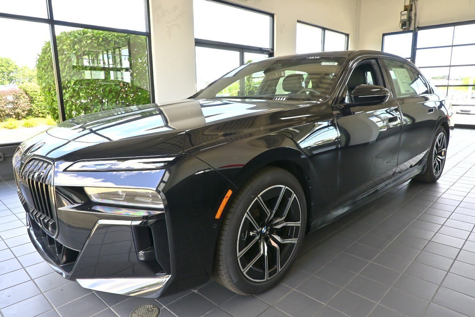 Used 2024 BMW i7 eDrive50 w/ M Sport Package image 7