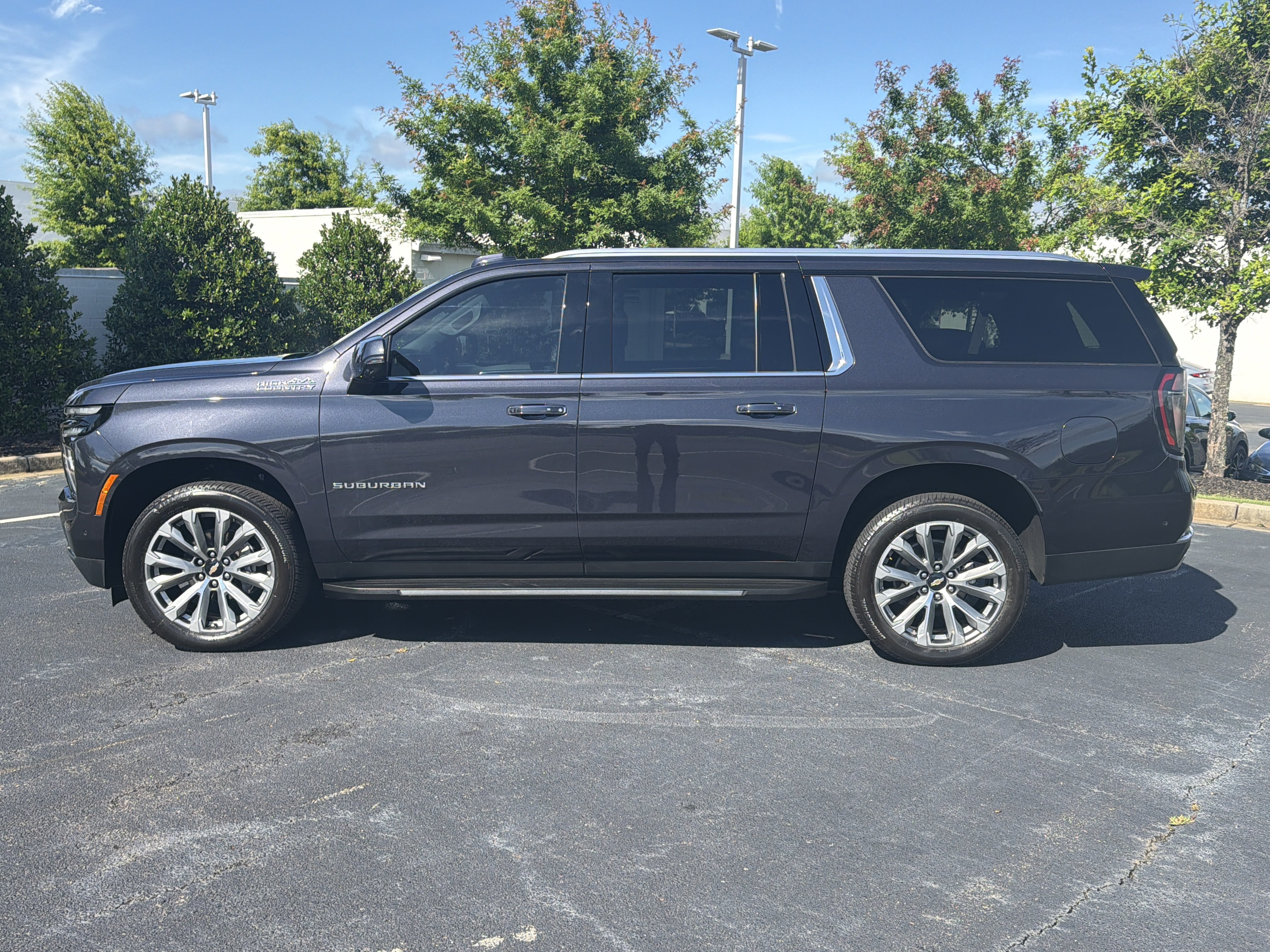 Used 2025 Chevrolet Suburban High Country w/ Sun And Tow Package AWD/4WD image 6