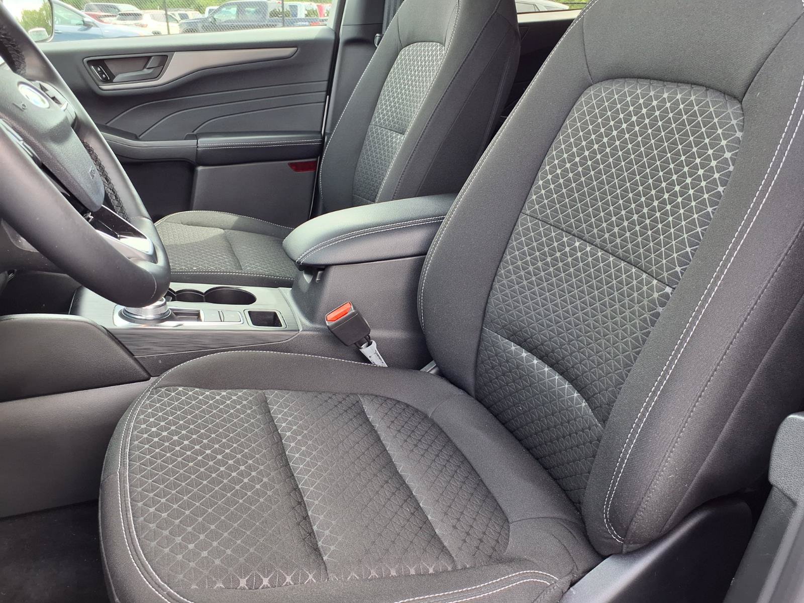 Used 2024 Ford Escape Active w/ Tech Pack #1 AWD/4WD image 3