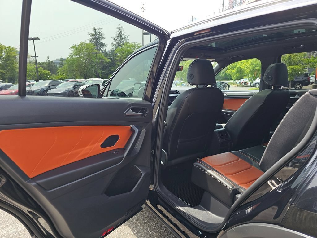 Used 2021 Volkswagen Tiguan SEL Premium R-Line w/ 3rd Row Seat Package AWD/4WD image 18
