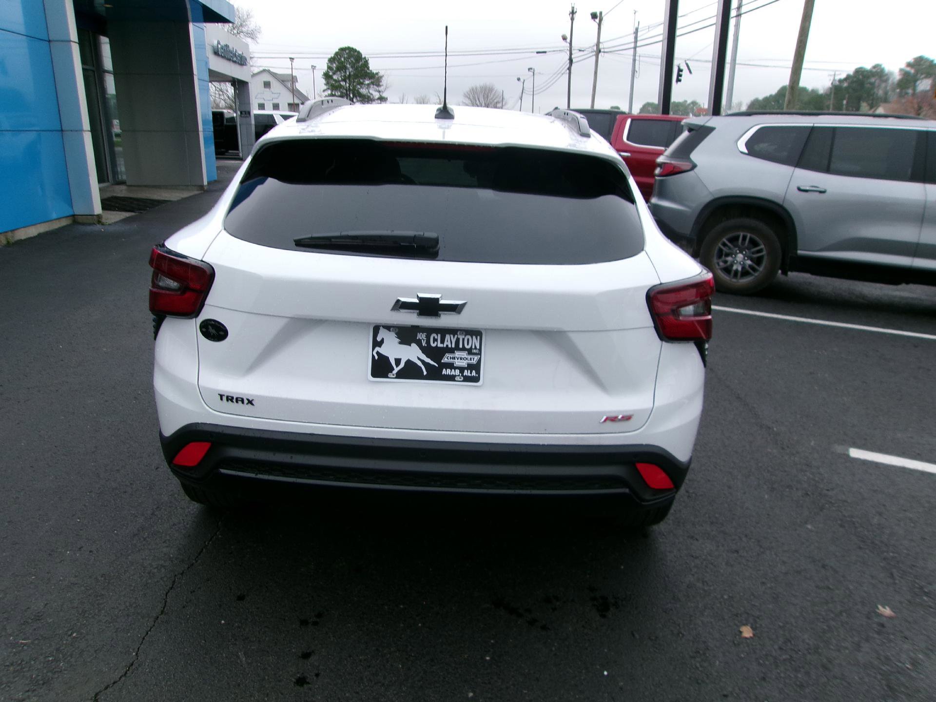 New 2026 Chevrolet Trax RS w/ Sunroof Package FWD image 4