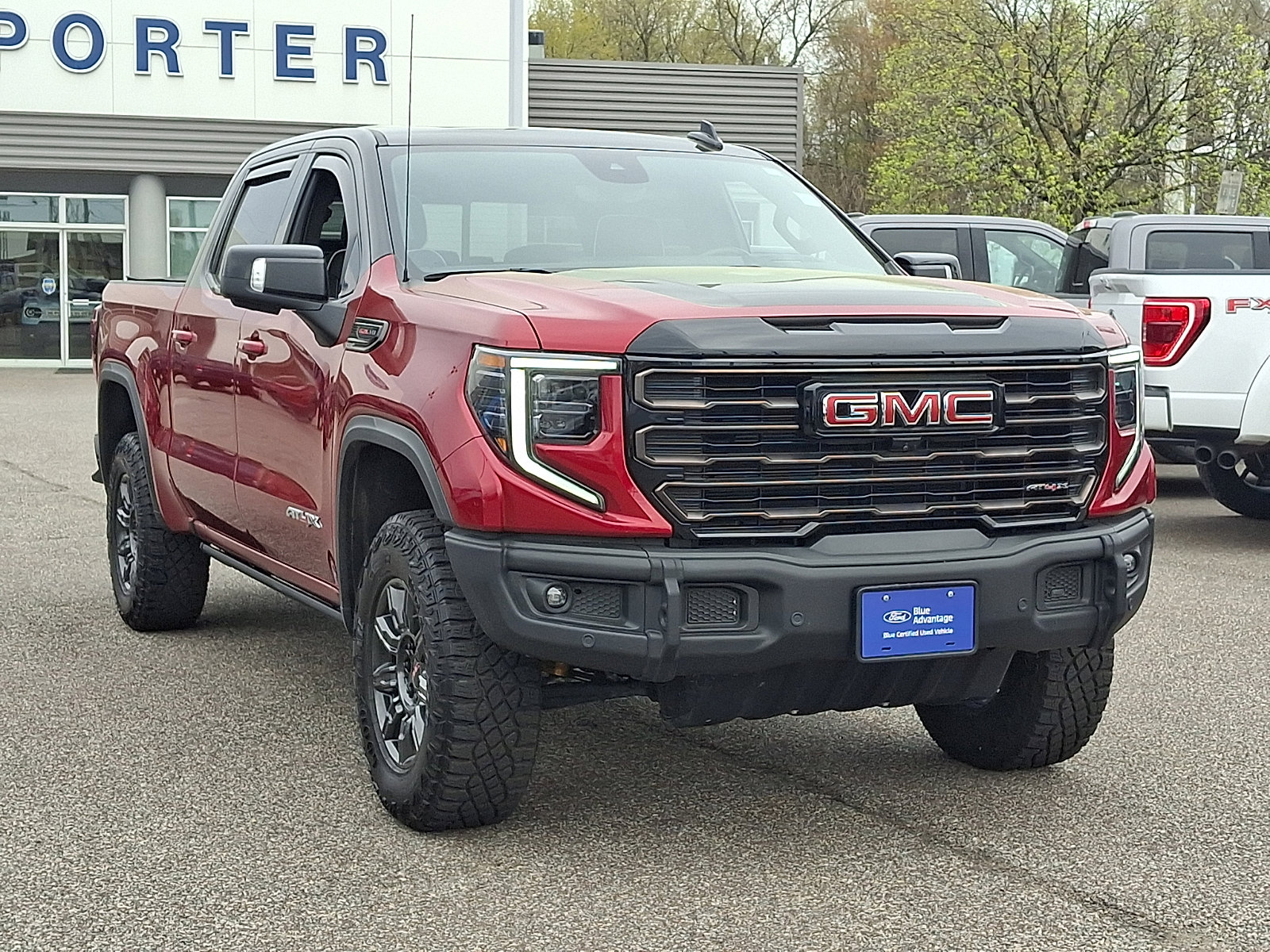 Used 2024 GMC Sierra 1500 AT4X image 2
