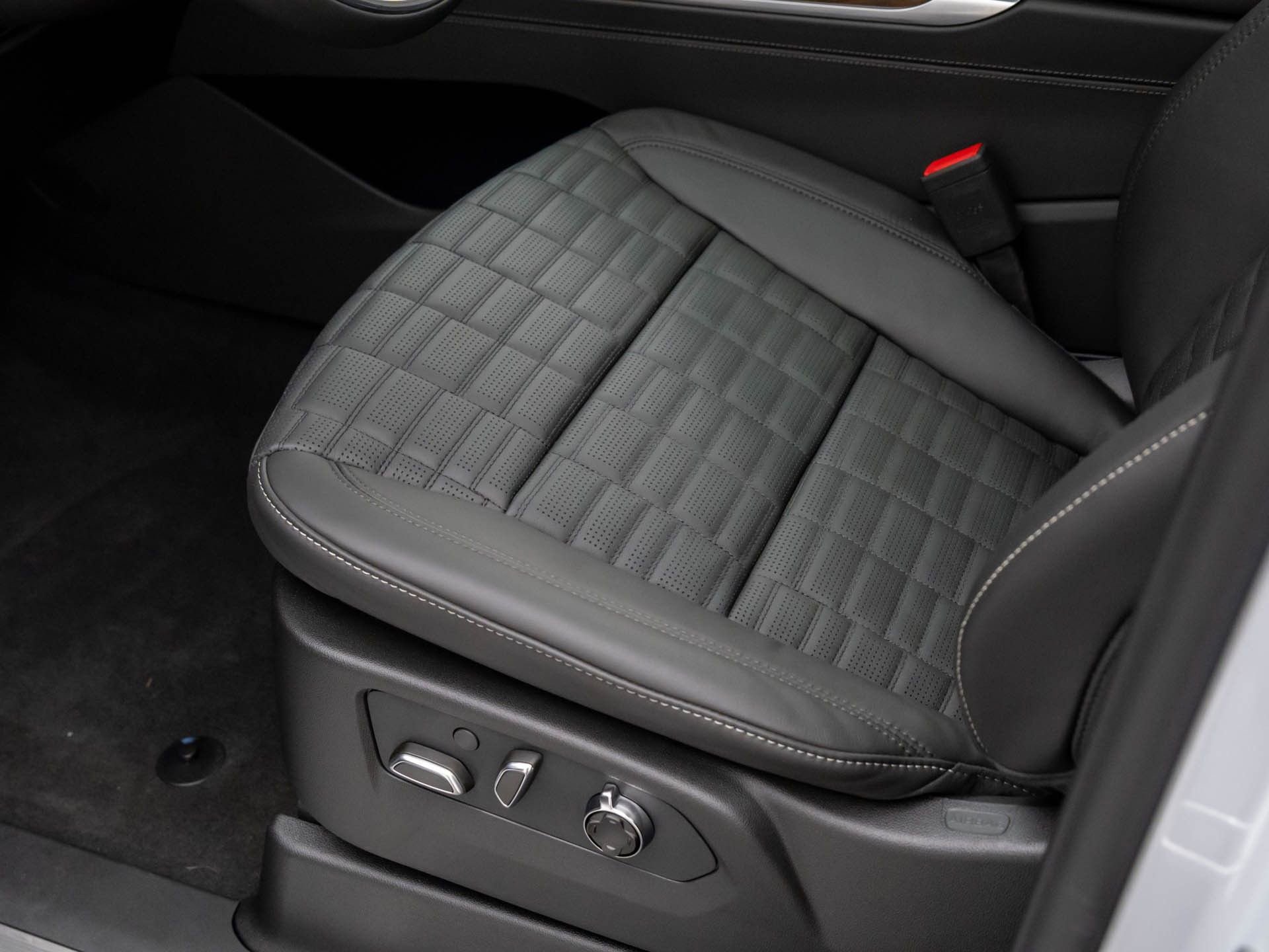 New 2026 Cadillac Escalade Platinum Sport w/ LPO, ONYX Package image 15