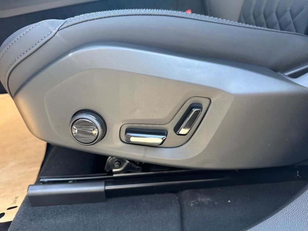 New 2026 Volvo XC60 B5 Plus w/ Protection Package Premier image 9
