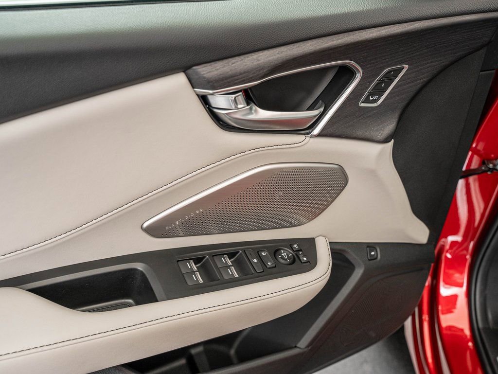 Certified 2025 Acura RDX SH-AWD w/ Advance Package image 17