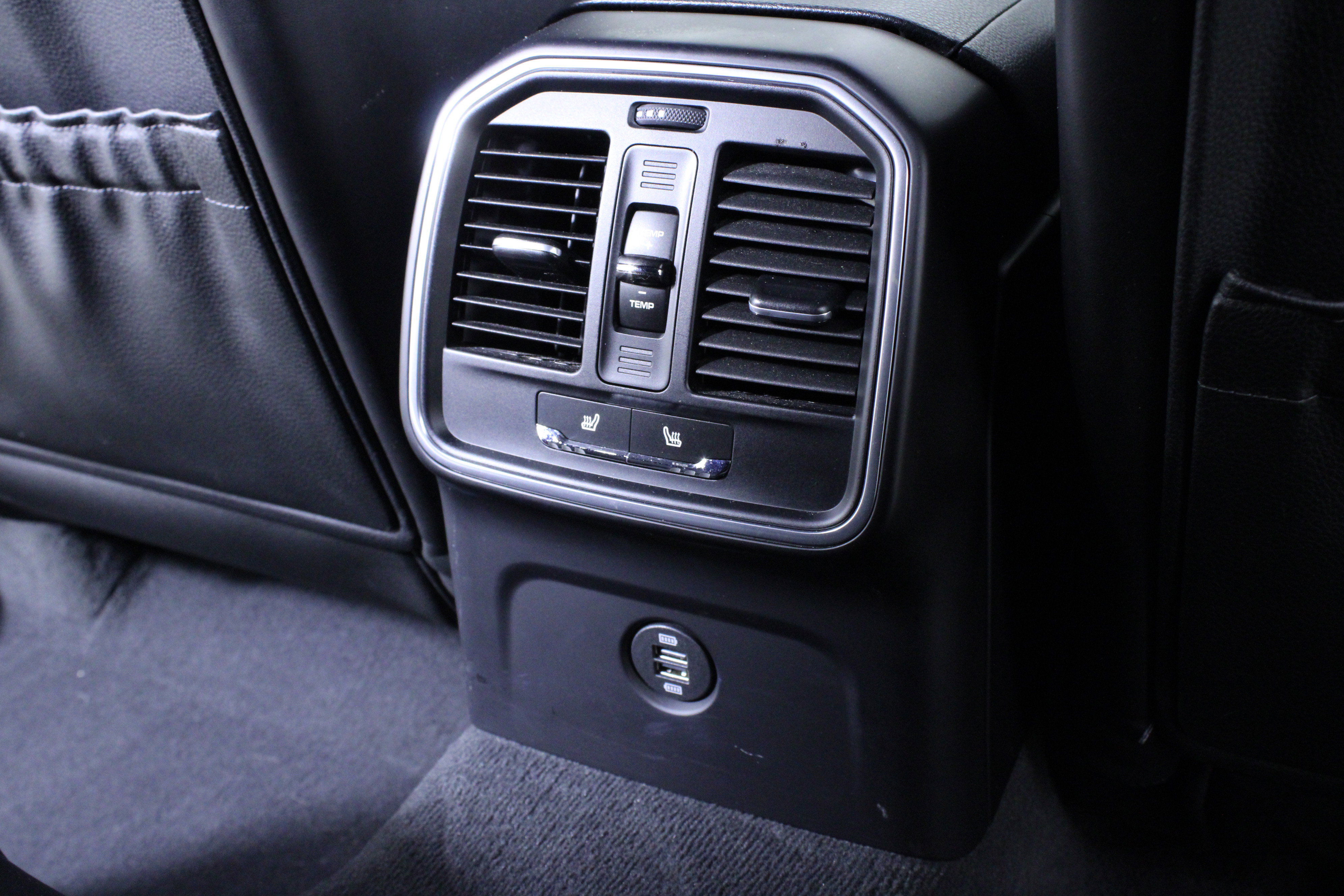 Used 2018 Porsche Macan image 16