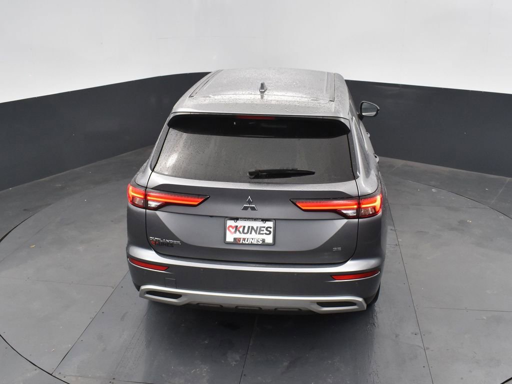 Used 2022 Mitsubishi Outlander SE image 41