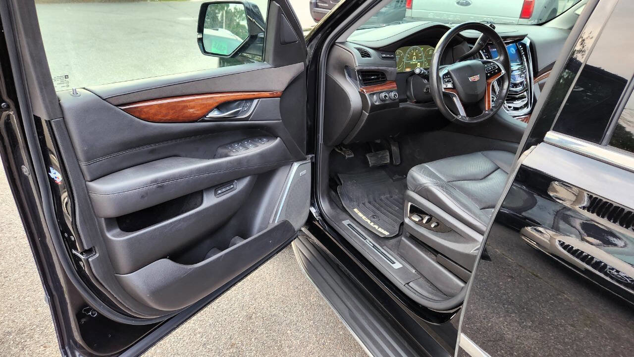 Used 2015 Cadillac Escalade ESV Luxury image 26