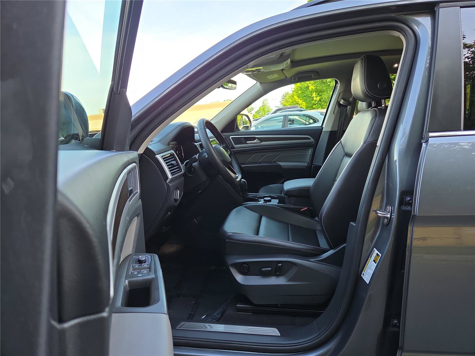 Certified 2023 Volkswagen Atlas SE w/ Panoramic Sunroof Package AWD/4WD image 12