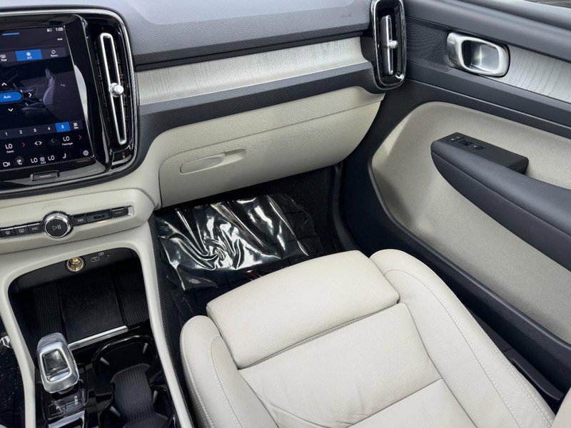 Certified 2023 Volvo XC40 B5 Plus w/ Driver Assist Package image 16