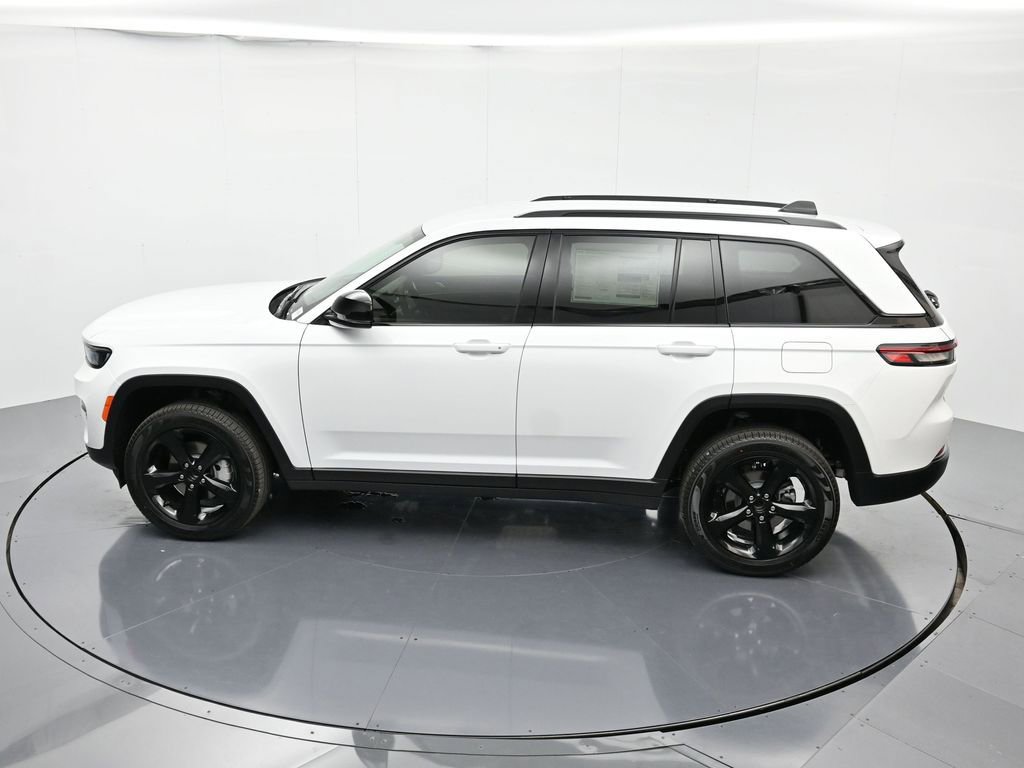 New 2025 Jeep Grand Cherokee Limited w/ Black Appearance Package image 46