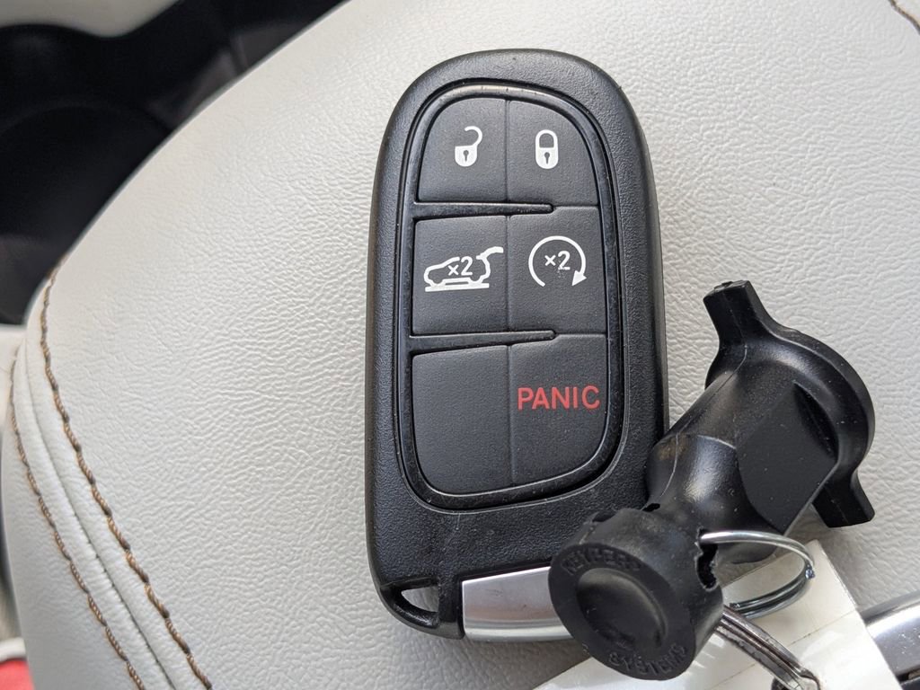Used 2019 Jeep Cherokee Limited w/ Luxury Group image 32