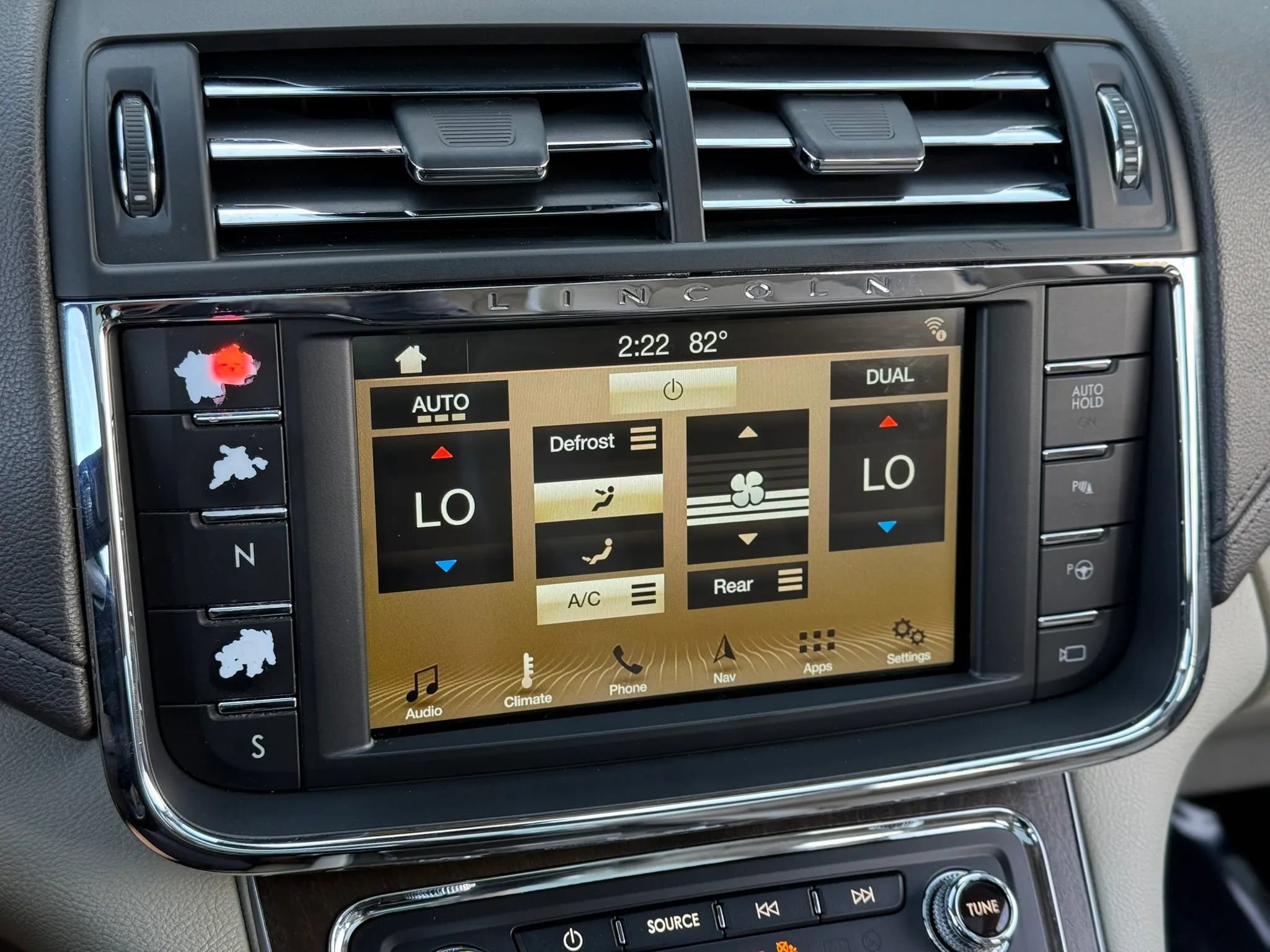 Used 2018 Lincoln Continental Reserve image 24