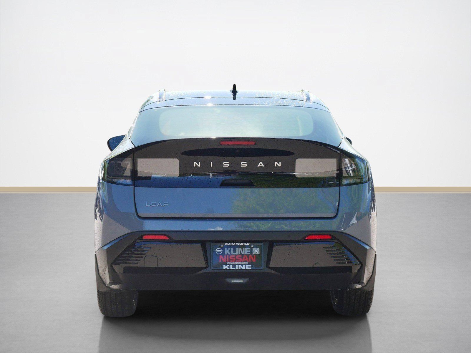 New 2026 Nissan Leaf Platinum+ w/ Cargo Package (Platinum+) FWD image 3