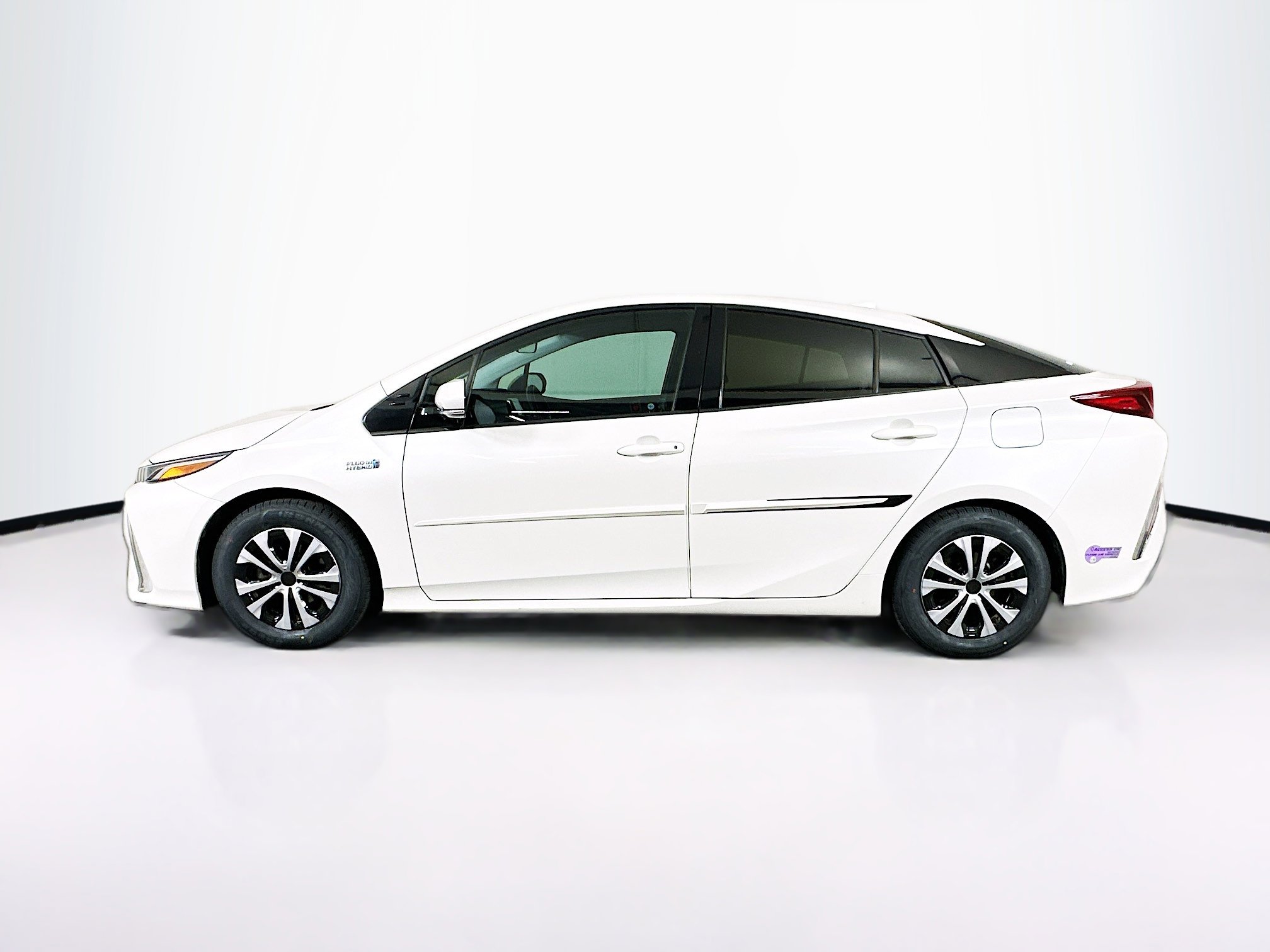 Used 2019 Toyota Prius Prime Premium FWD image 4