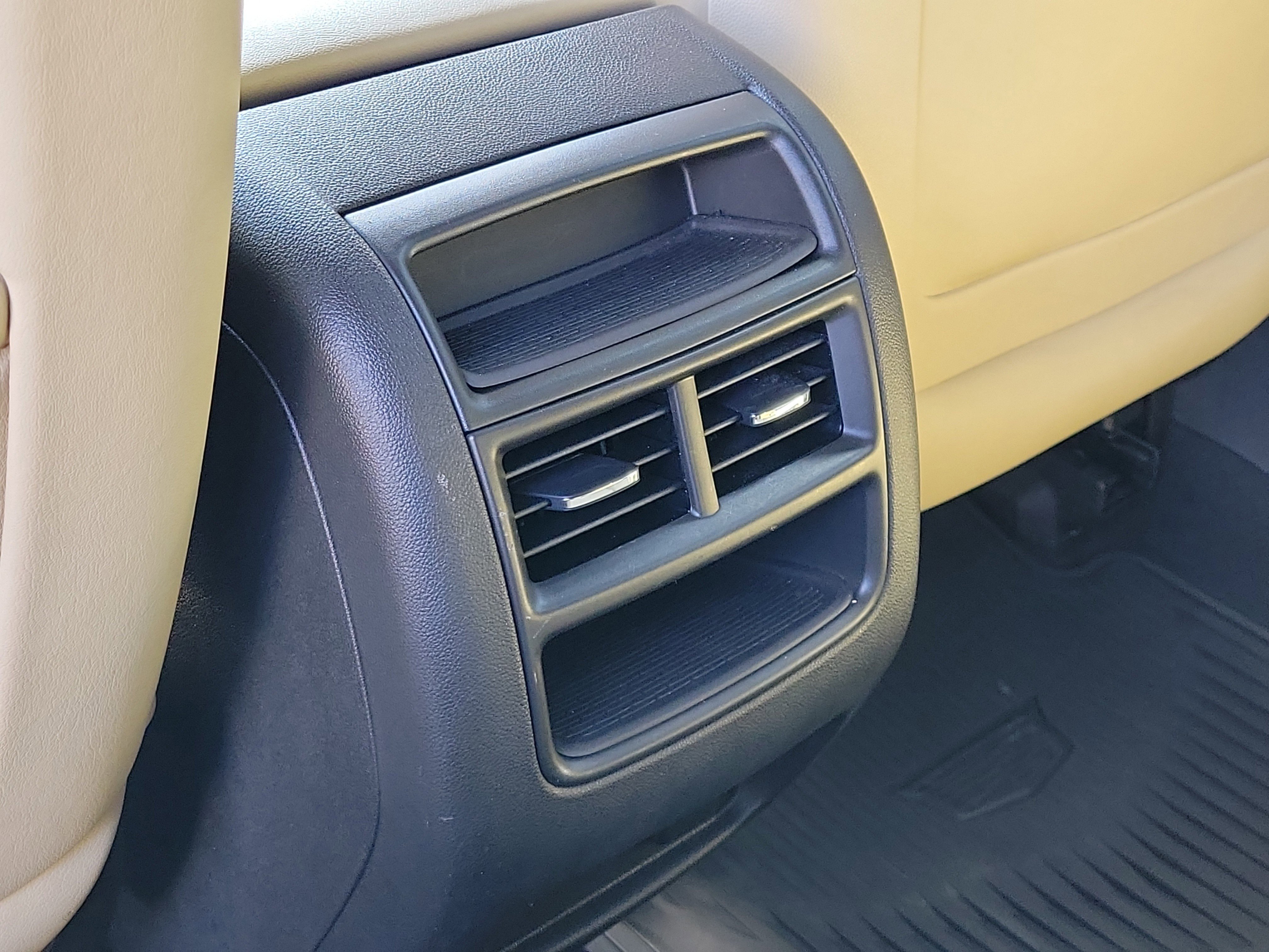 Used 2017 Cadillac XT5 Luxury w/ Driver Awareness Package image 17