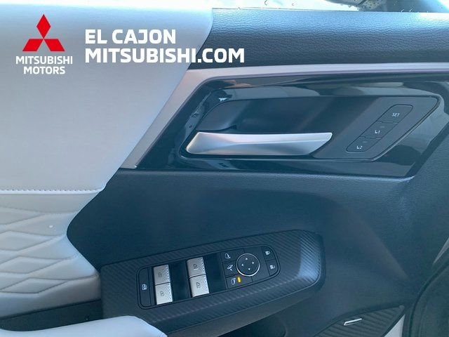 New 2026 Mitsubishi Outlander SEL FWD image 11