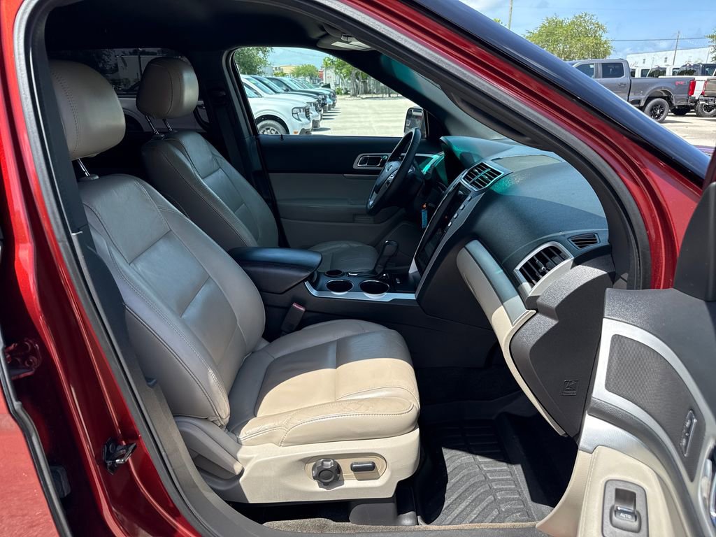 Used 2014 Ford Explorer XLT w/ Equipment Group 202A image 24