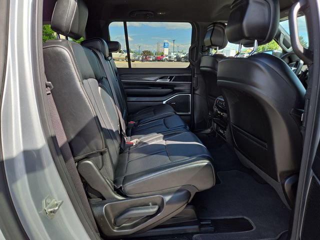 Used 2024 Jeep Wagoneer L Series II w/ Flexible Seating Group AWD/4WD image 34