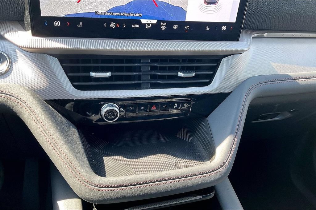 Certified 2025 Ford Explorer Active RWD image 31