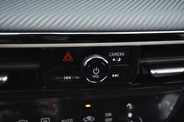 New 2025 Nissan Kicks SR image 17