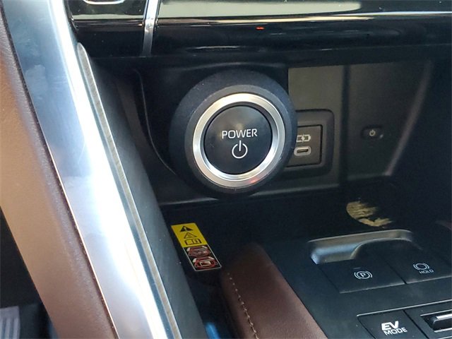 Used 2024 Toyota Venza Limited image 22