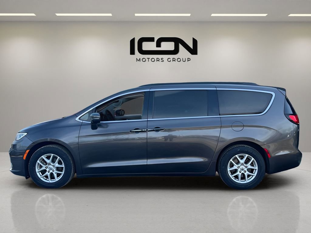 Used 2022 Chrysler Pacifica Touring-L FWD image 2