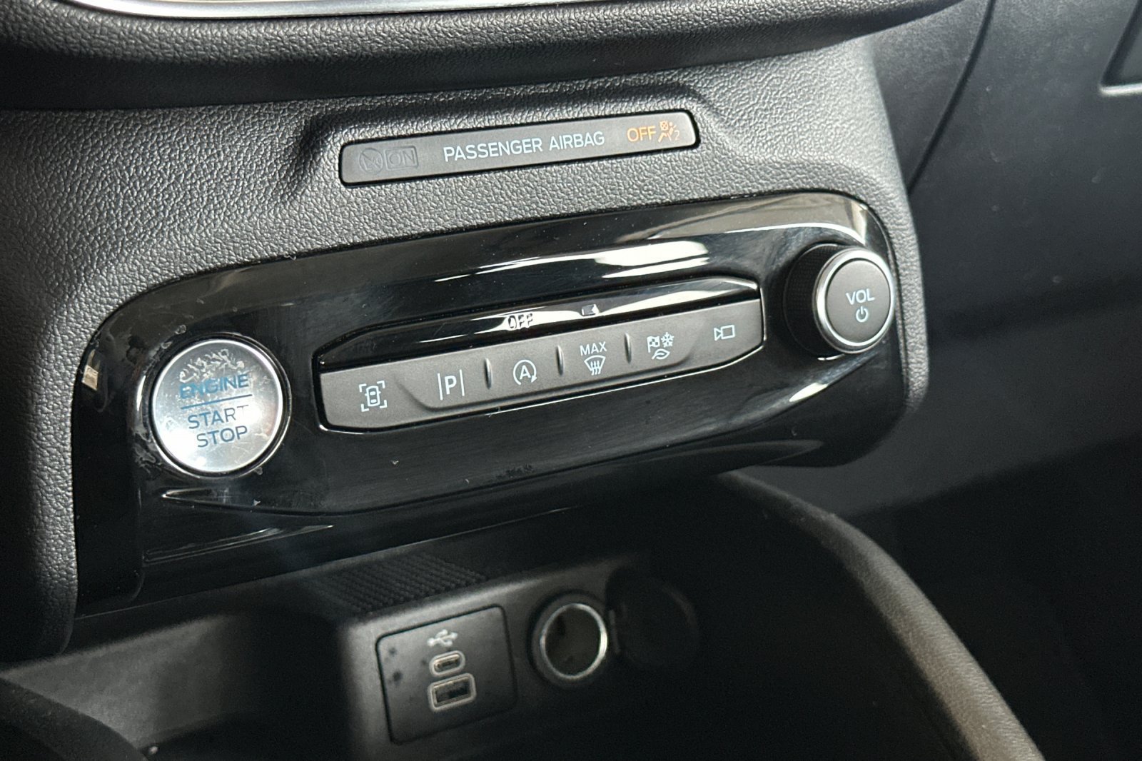 Used 2024 Ford Escape Platinum AWD/4WD image 21