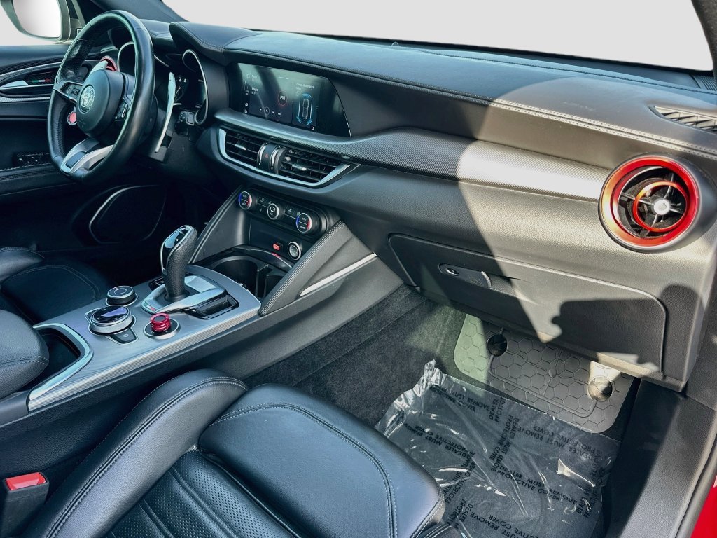 Used 2022 Alfa Romeo Stelvio Veloce AWD/4WD image 29