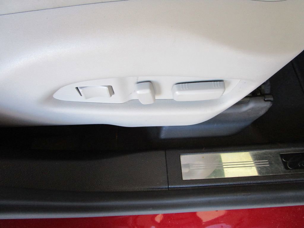 Used 2013 Cadillac SRX Luxury image 27