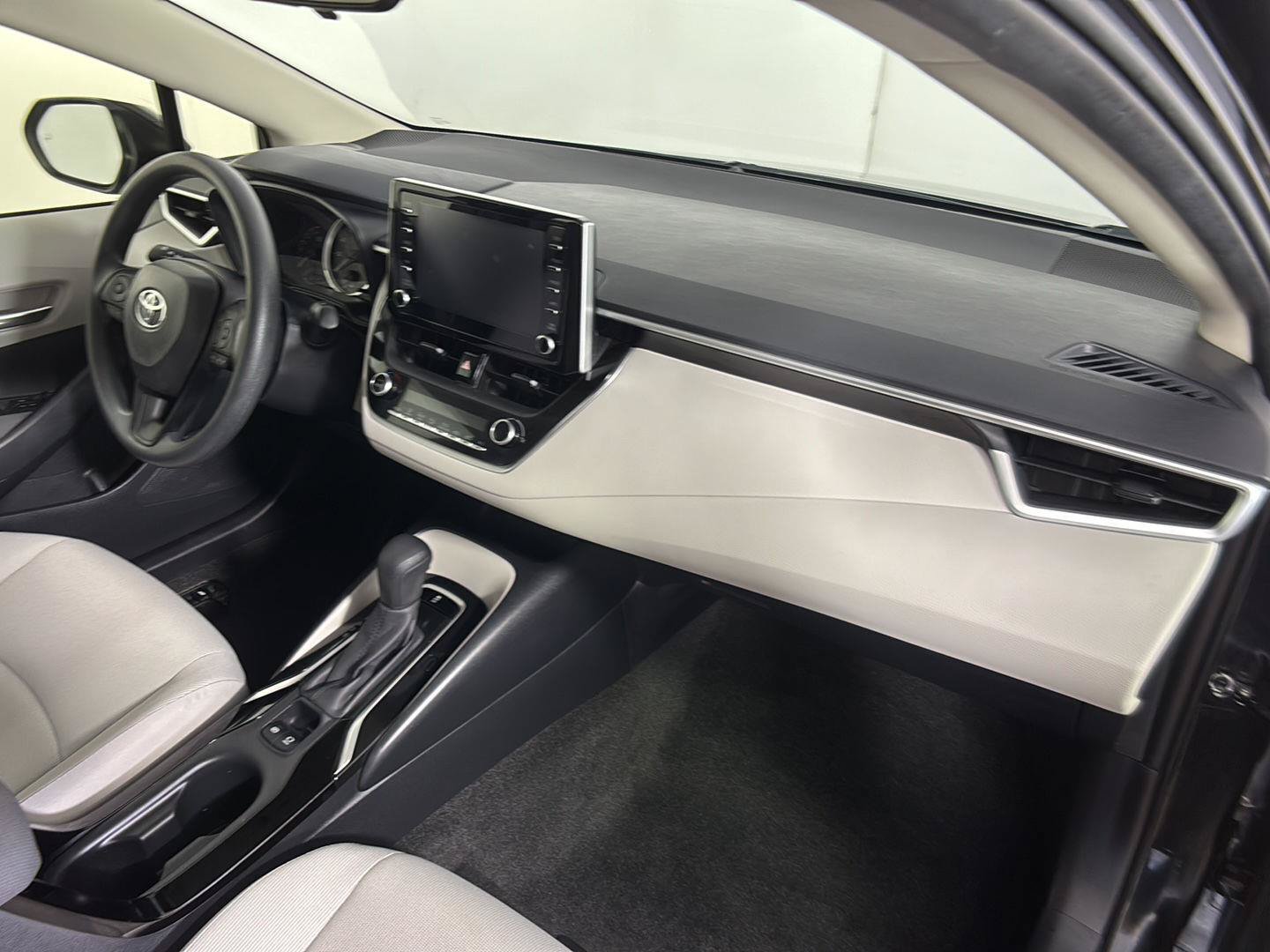 Used 2020 Toyota Corolla LE w/ LE Convenience Package FWD image 22