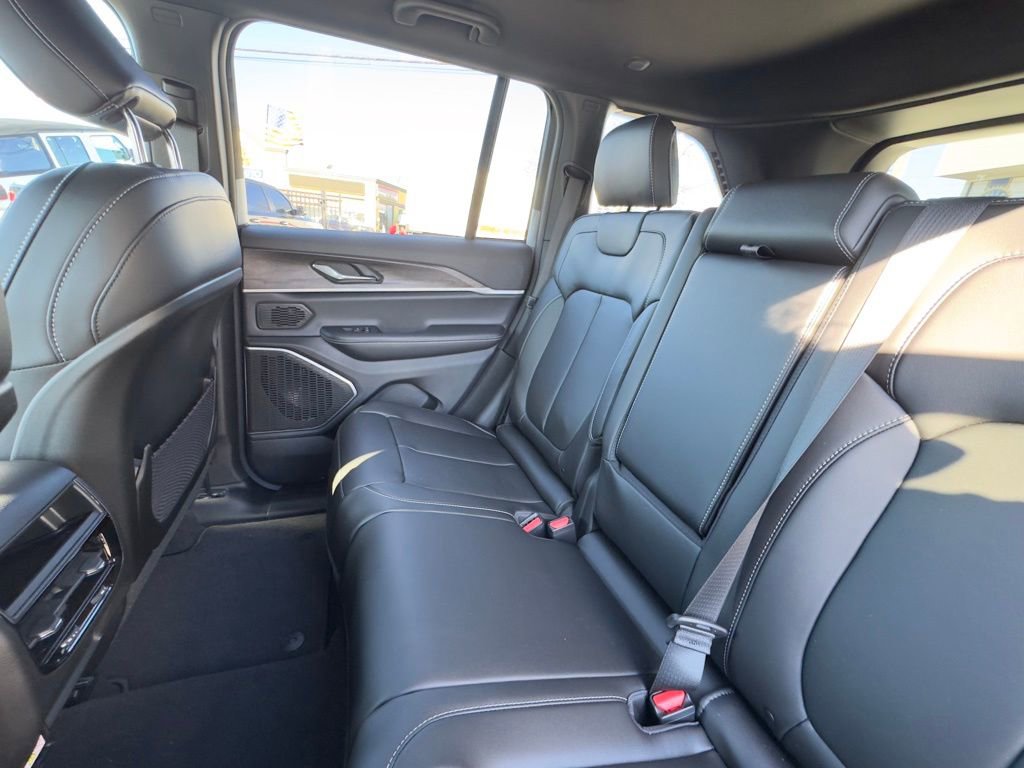 New 2026 Jeep Grand Cherokee Limited w/ Limited Altitude Package image 16