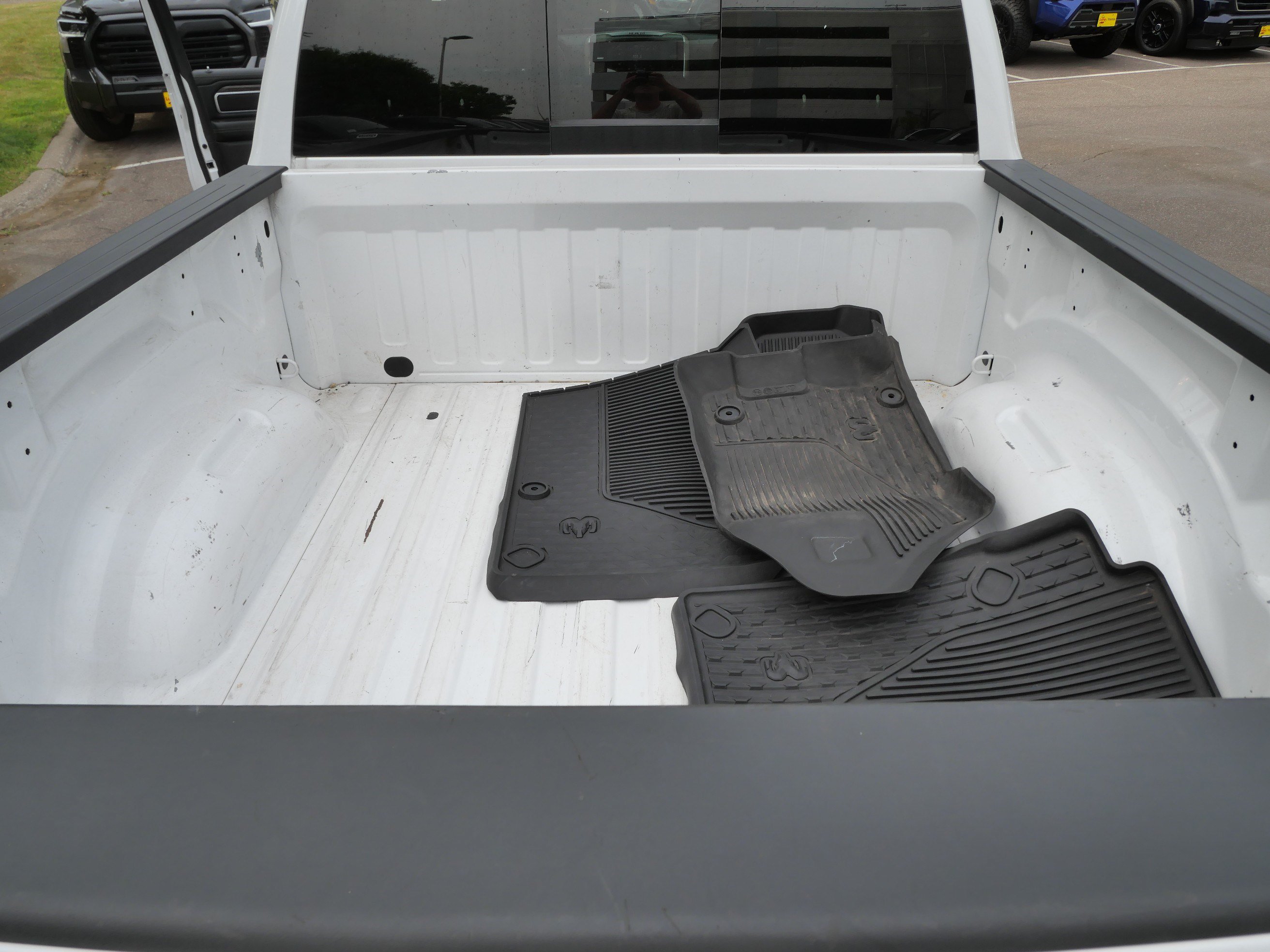 Used 2019 RAM 1500 Laramie AWD/4WD image 18