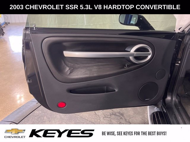 Used 2003 Chevrolet SSR w/ Preferred Equipment Group RWD image 4