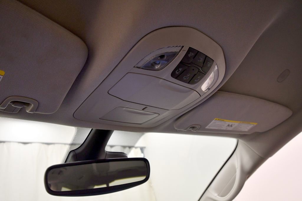 Used 2024 Chrysler Pacifica Touring-L FWD image 30