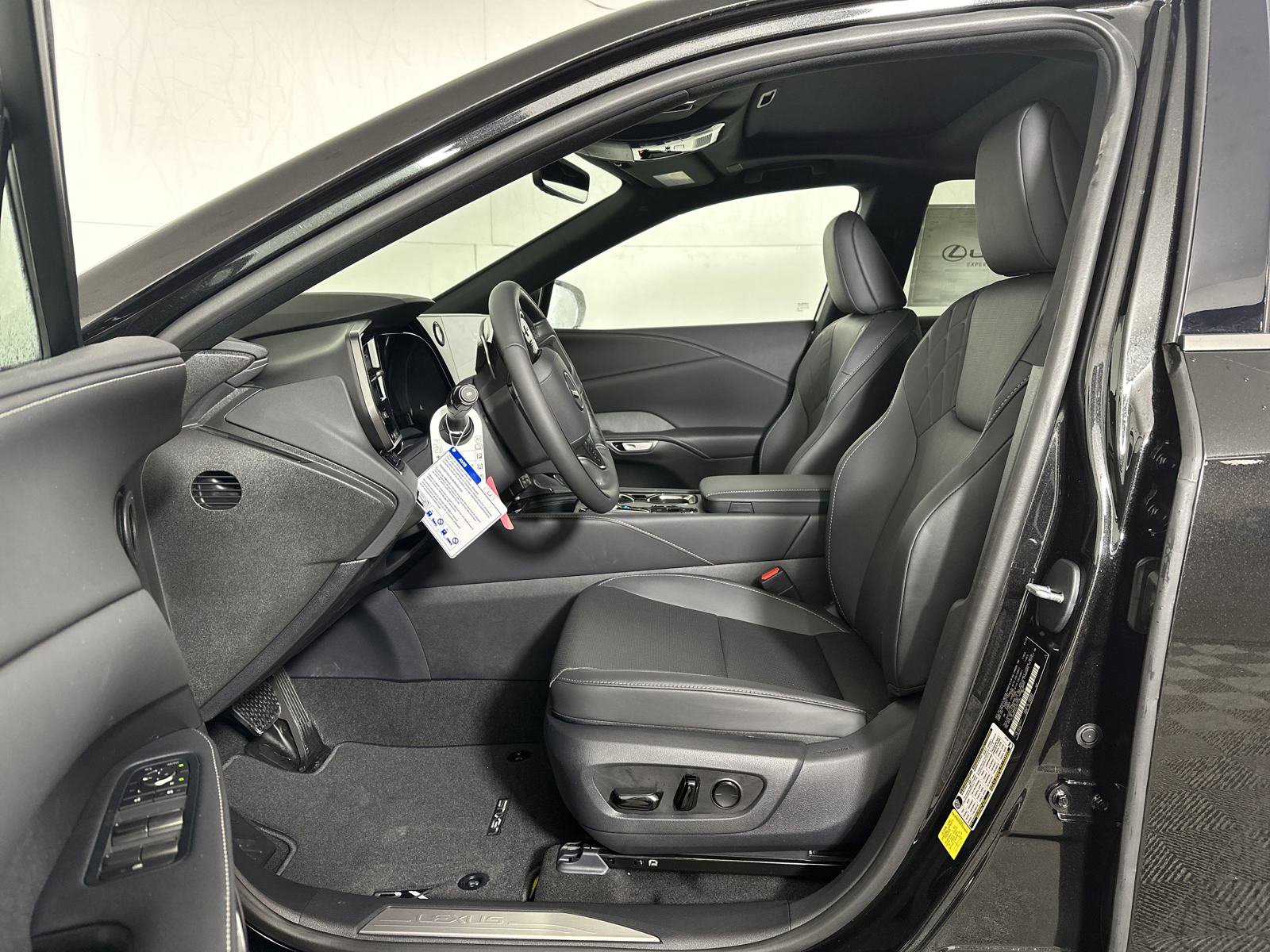 Used 2025 Lexus RX 350h w/ Convenience Package image 12