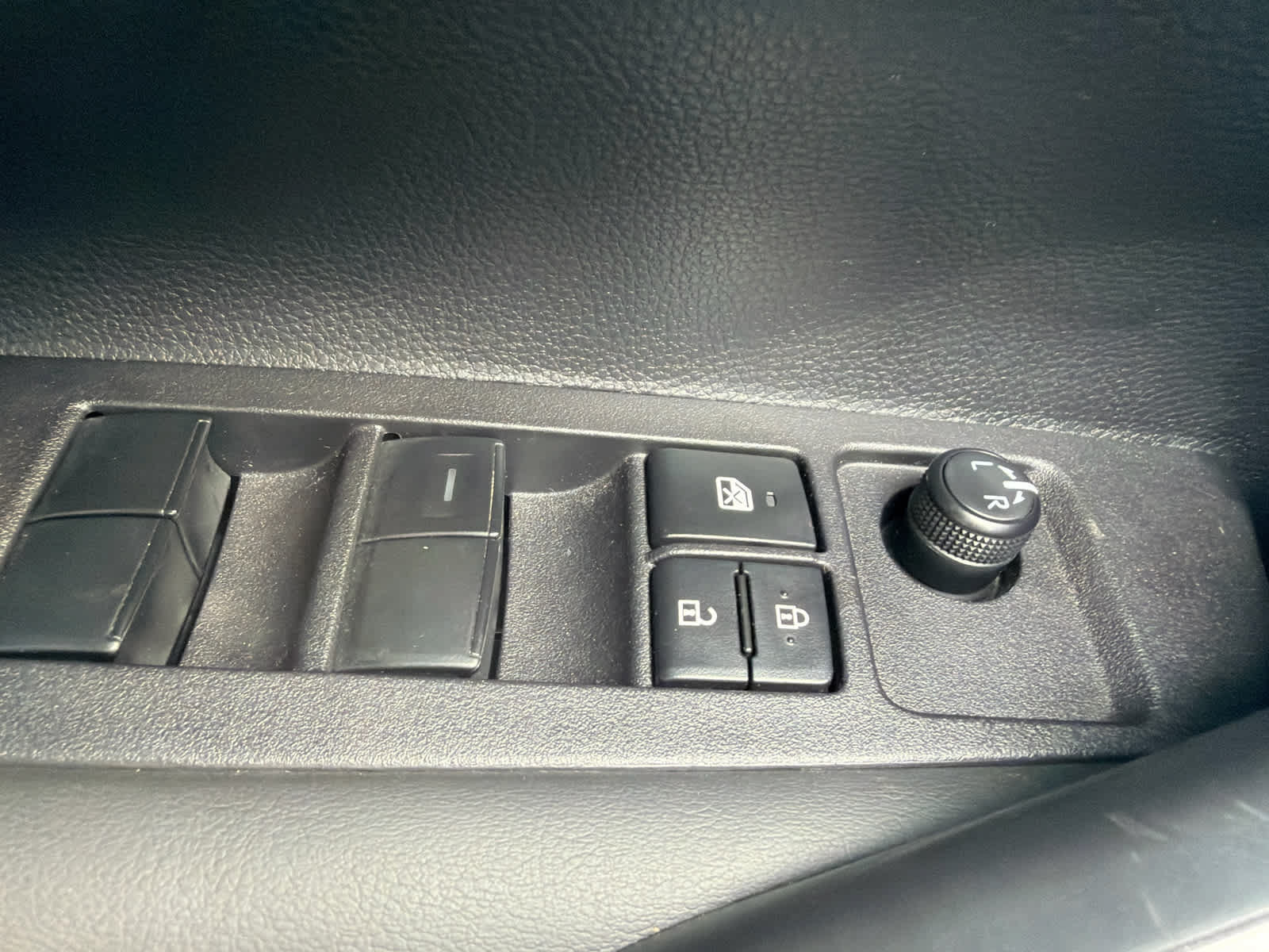 Used 2025 Toyota Corolla SE FWD image 15