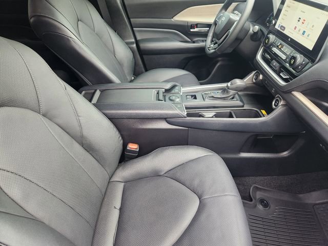 Used 2025 Toyota Grand Highlander FWD image 19