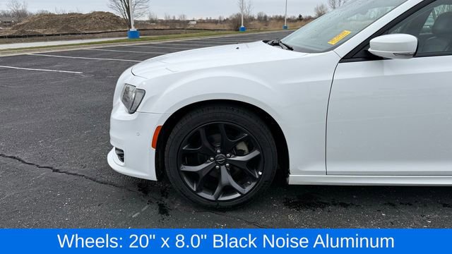 Used 2022 Chrysler 300 Touring L image 10