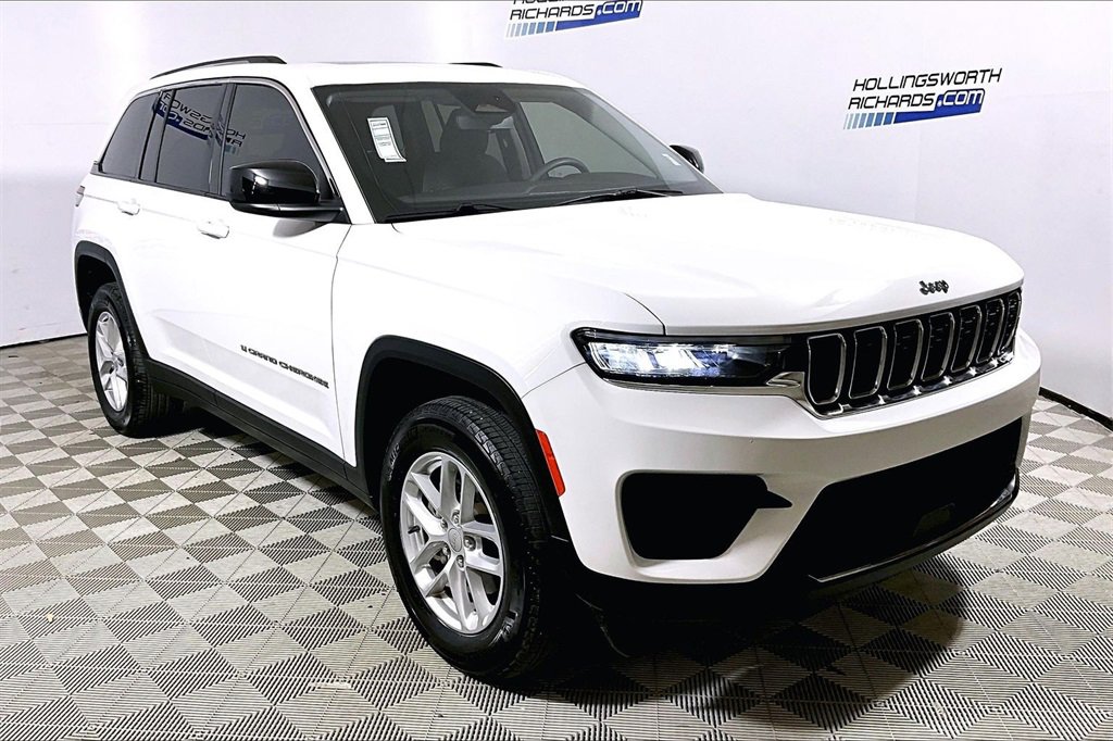 Used 2023 Jeep Grand Cherokee Laredo X image 3