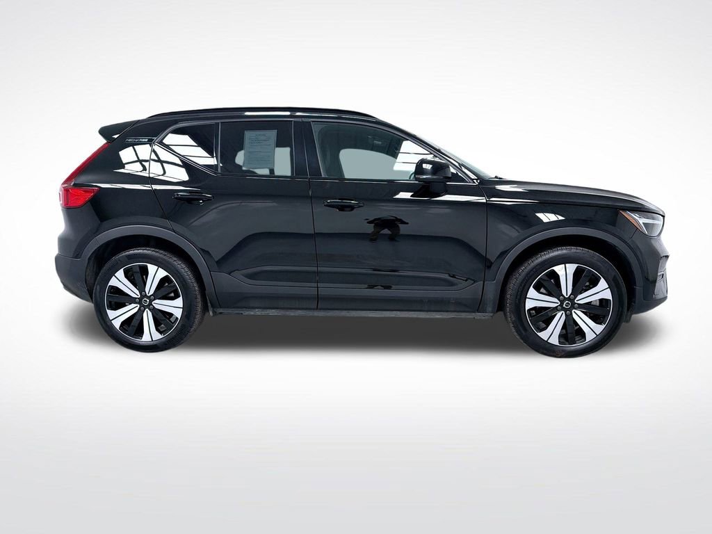 Used 2023 Volvo XC40 Recharge Core image 10