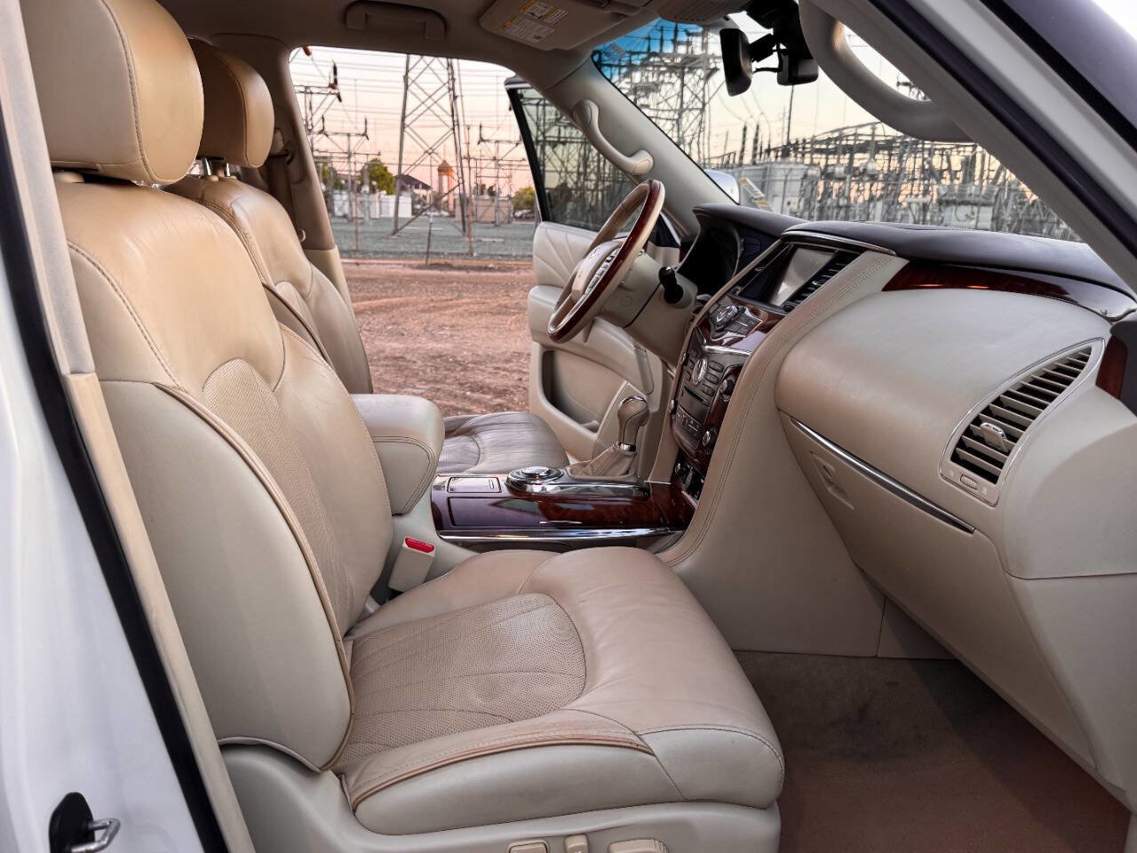 Used 2015 INFINITI QX80 2WD w/ Deluxe Technology Package image 12