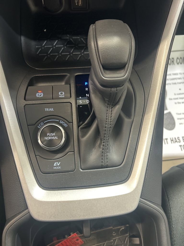 Used 2025 Toyota RAV4 XLE image 29