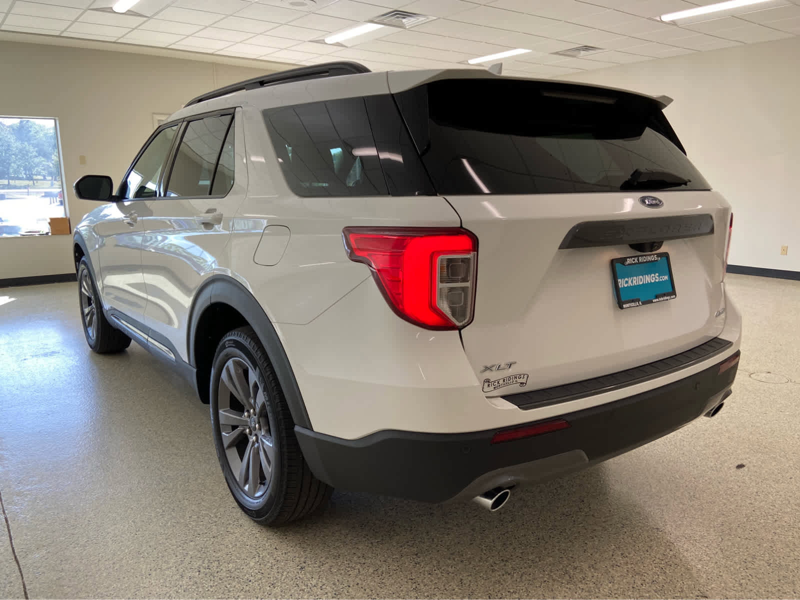 Used 2022 Ford Explorer XLT w/ Equipment Group 202A image 12