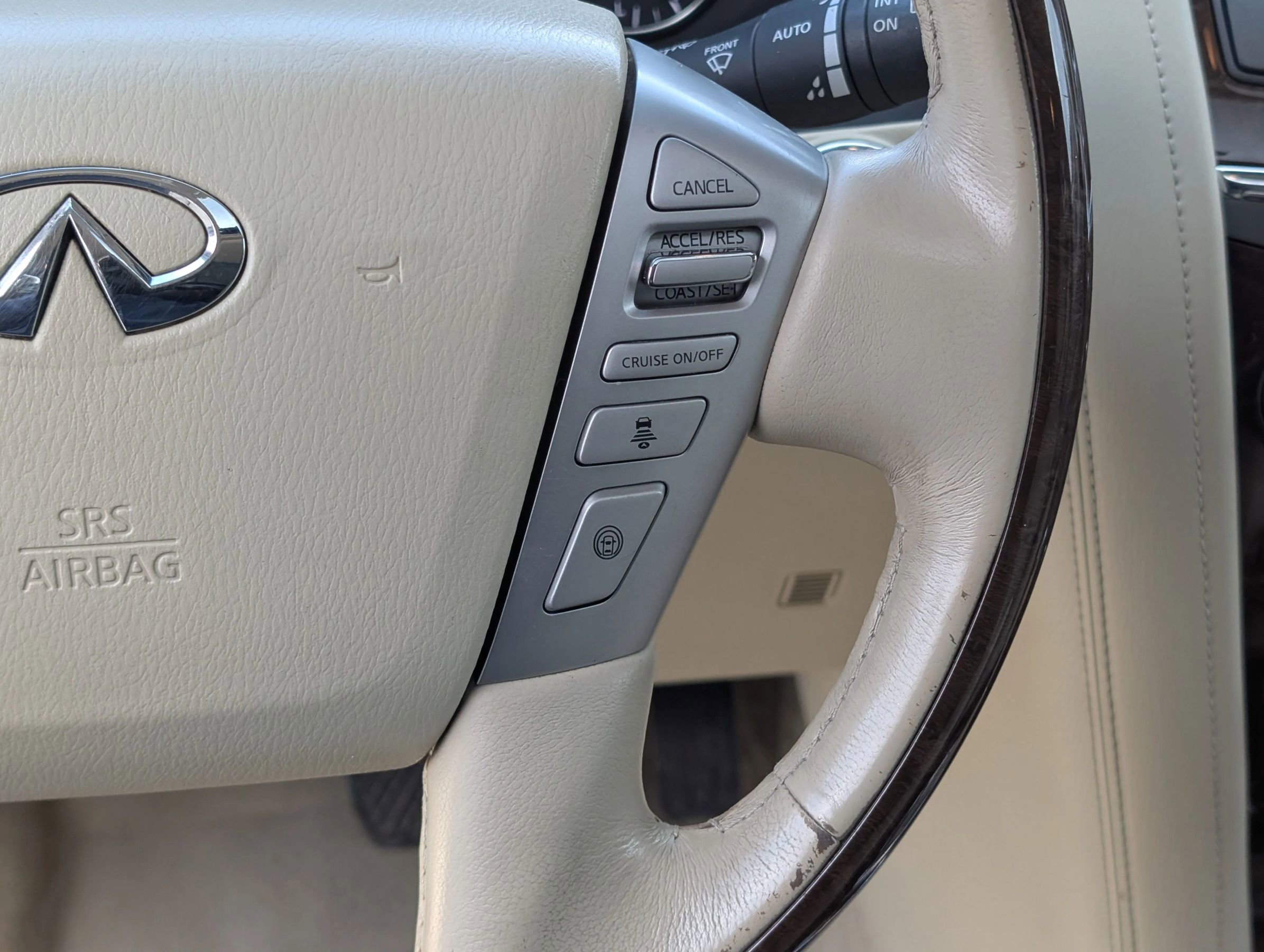 Used 2016 INFINITI QX80 Sport Utility 4D w/ Driver's Assistance Package image 27