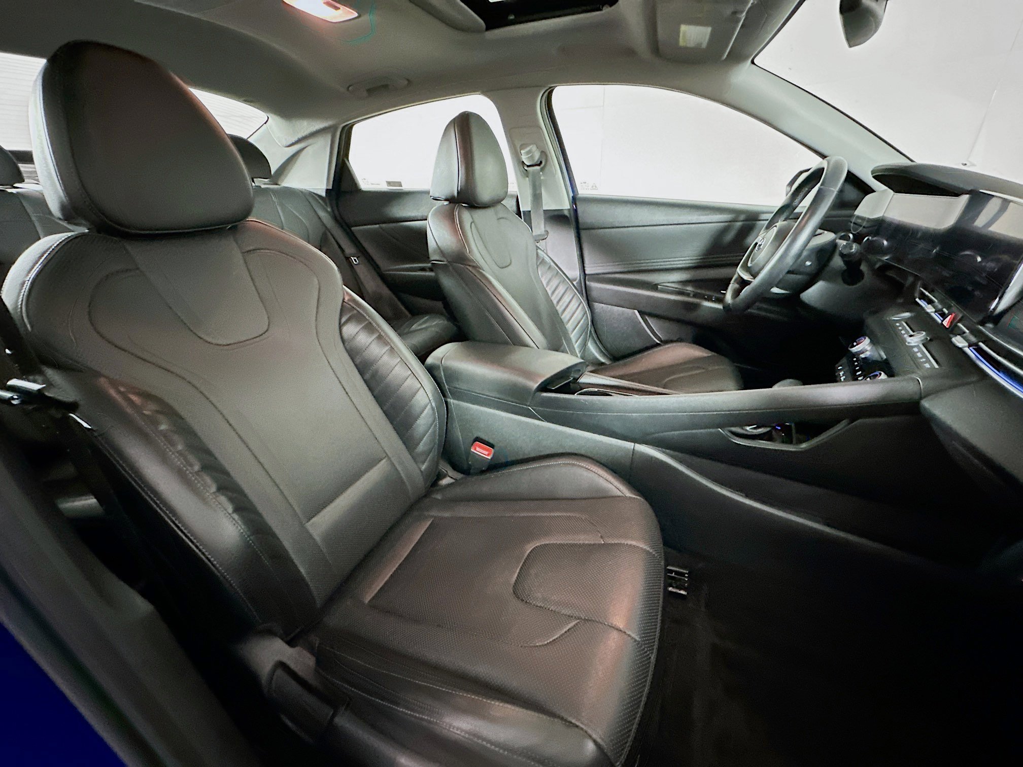 Used 2023 Hyundai Elantra Limited w/ Cargo Package image 31