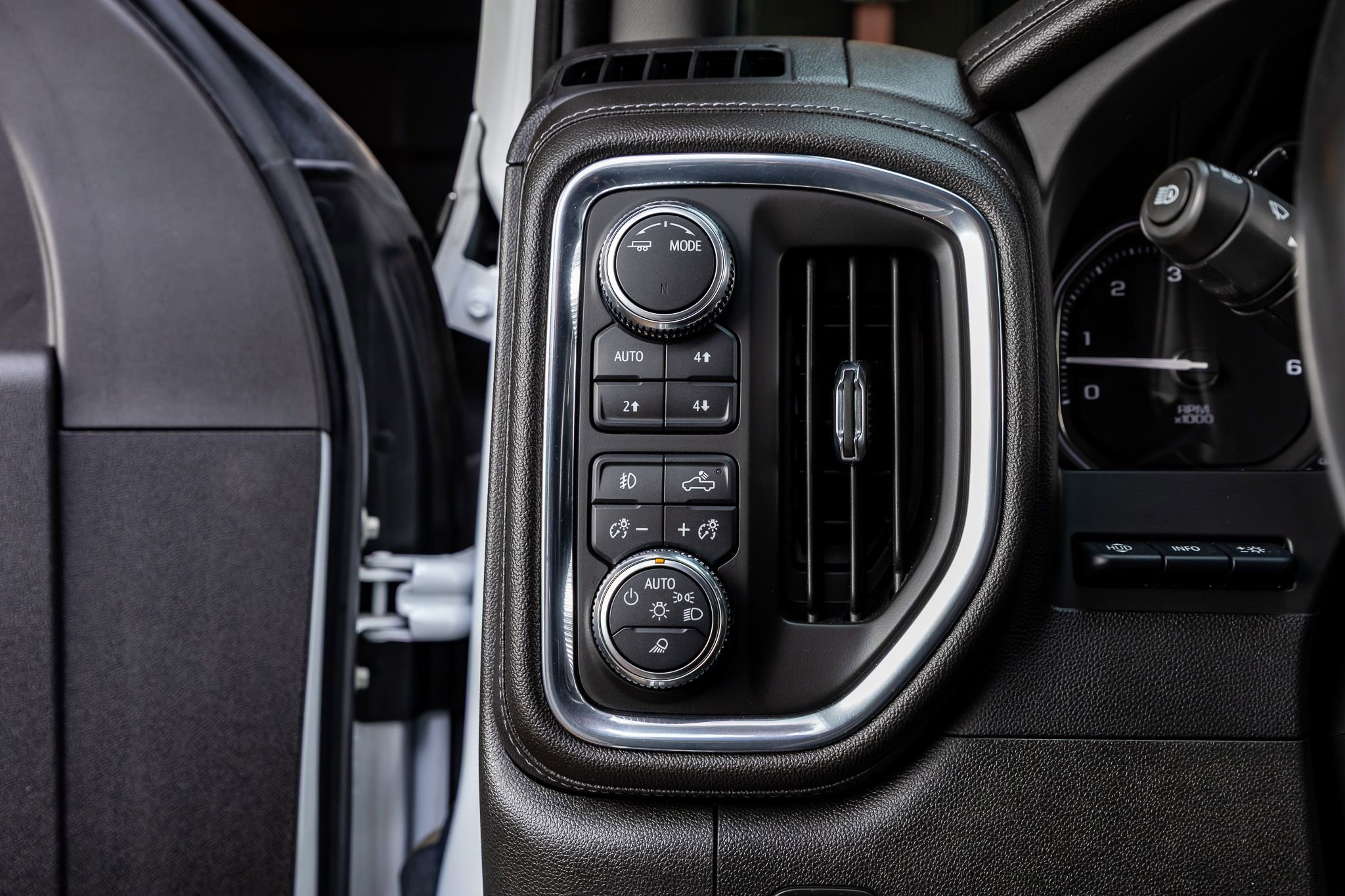 Used 2023 GMC Sierra 3500 Denali w/ Denali Ultimate Package image 22