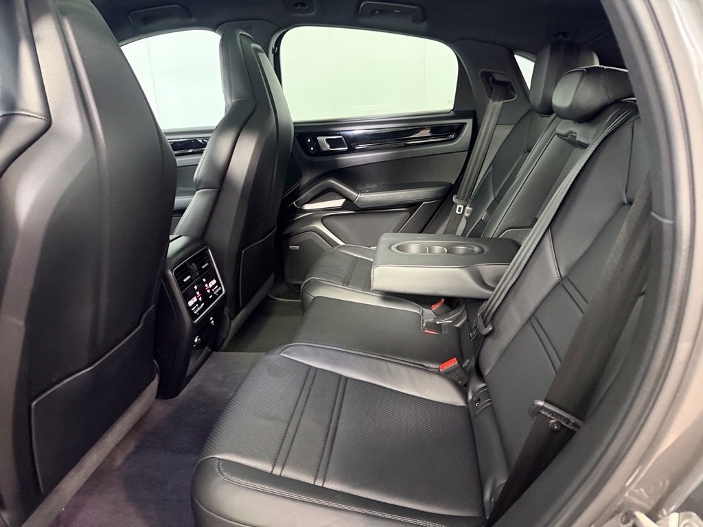 Used 2023 Porsche Cayenne Coupe AWD/4WD image 19
