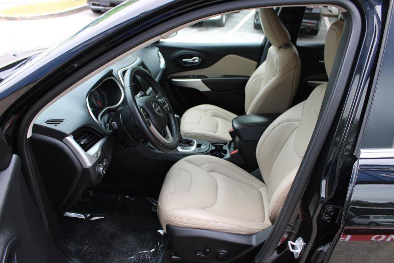 Used 2018 Jeep Cherokee Limited w/ Technology Group FWD image 11