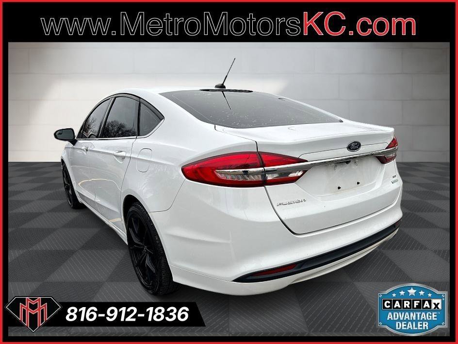 Used 2017 Ford Fusion SE image 3